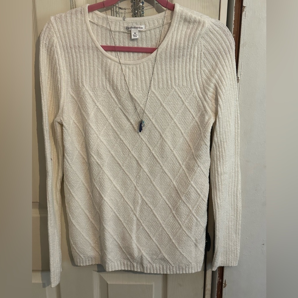 EUC M Croft and Barrow sweater off white